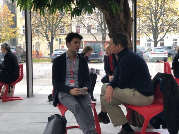 Mentor Reinhardt Bek (right) in conversation with a mentee. Photo: Tom Learner.